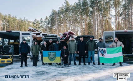 Ukrnafta and the Come Back Alive Foundation donated 4 special vehicles for veterans and people with disabilities.
