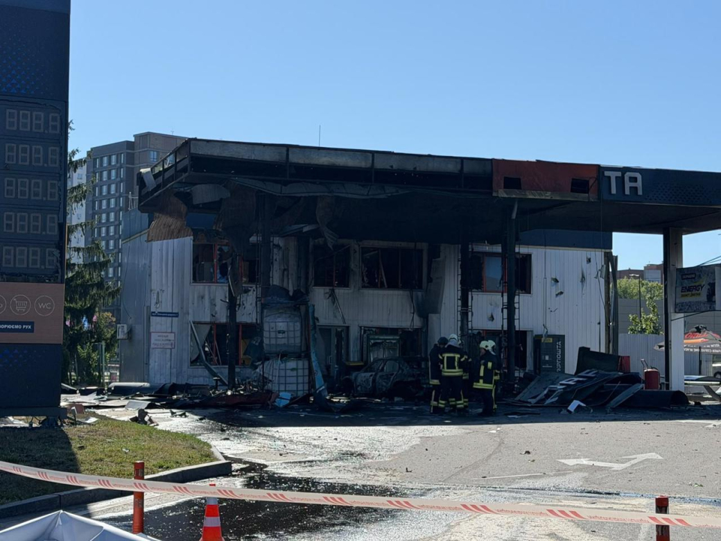 russian Forces Strike UKRNAFTA Gas Station in Kyiv with Jet-Powered Drone