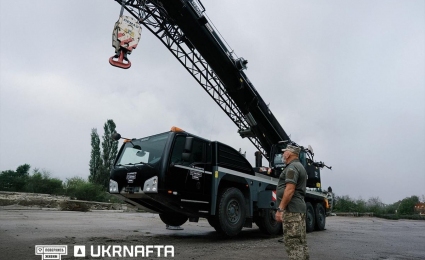 Ukrnafta donated nearly UAH 65 million for truck cranes and semi-trailers for the Armed Forces of Ukraine