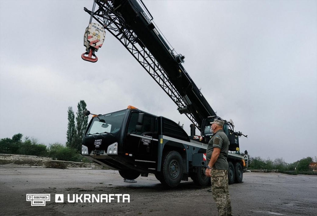 Ukrnafta donated nearly UAH 65 million for truck cranes and semi-trailers for the Armed Forces of Ukraine