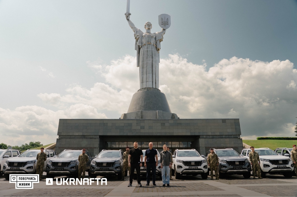 15 New Pickup Trucks and Equipment: Ukrnafta Supports Ukrainian Paratroopers