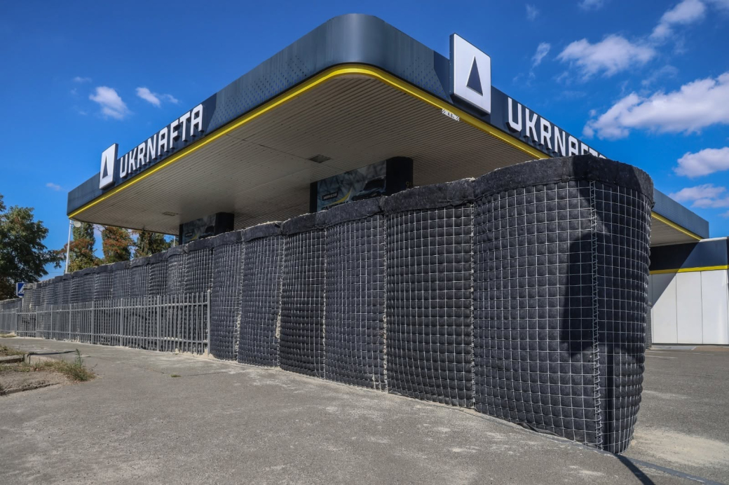 Safety and protection: UKRNAFTA installs 13 concrete shelters at gas stations in Kyiv and the Kyiv region