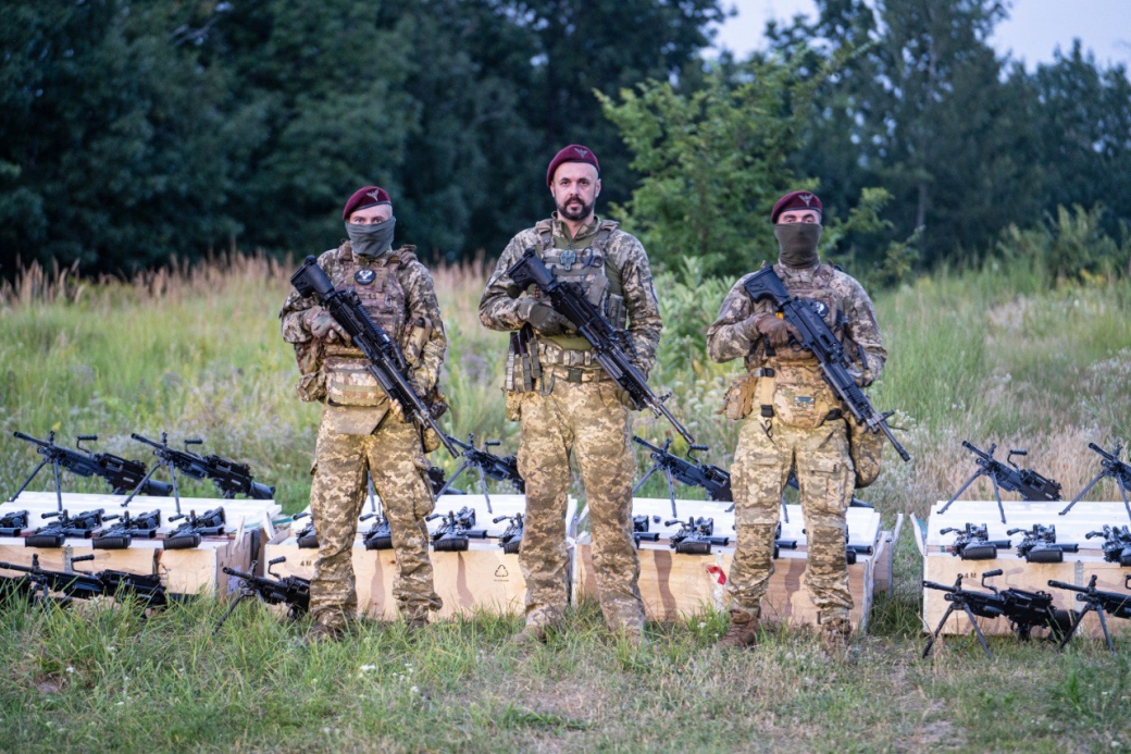PJSC “Ukrnafta” Donates Machine Guns for Paratroopers